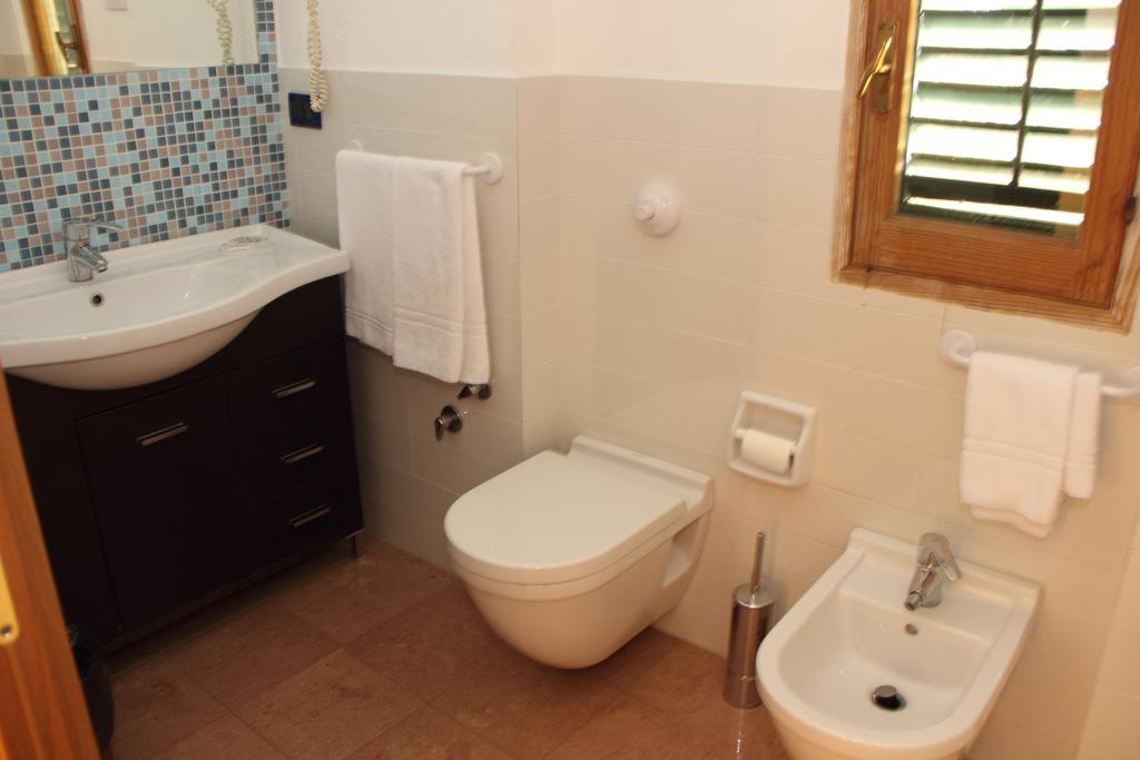 Hotel Villa Archirafi Palermo Bagian luar foto